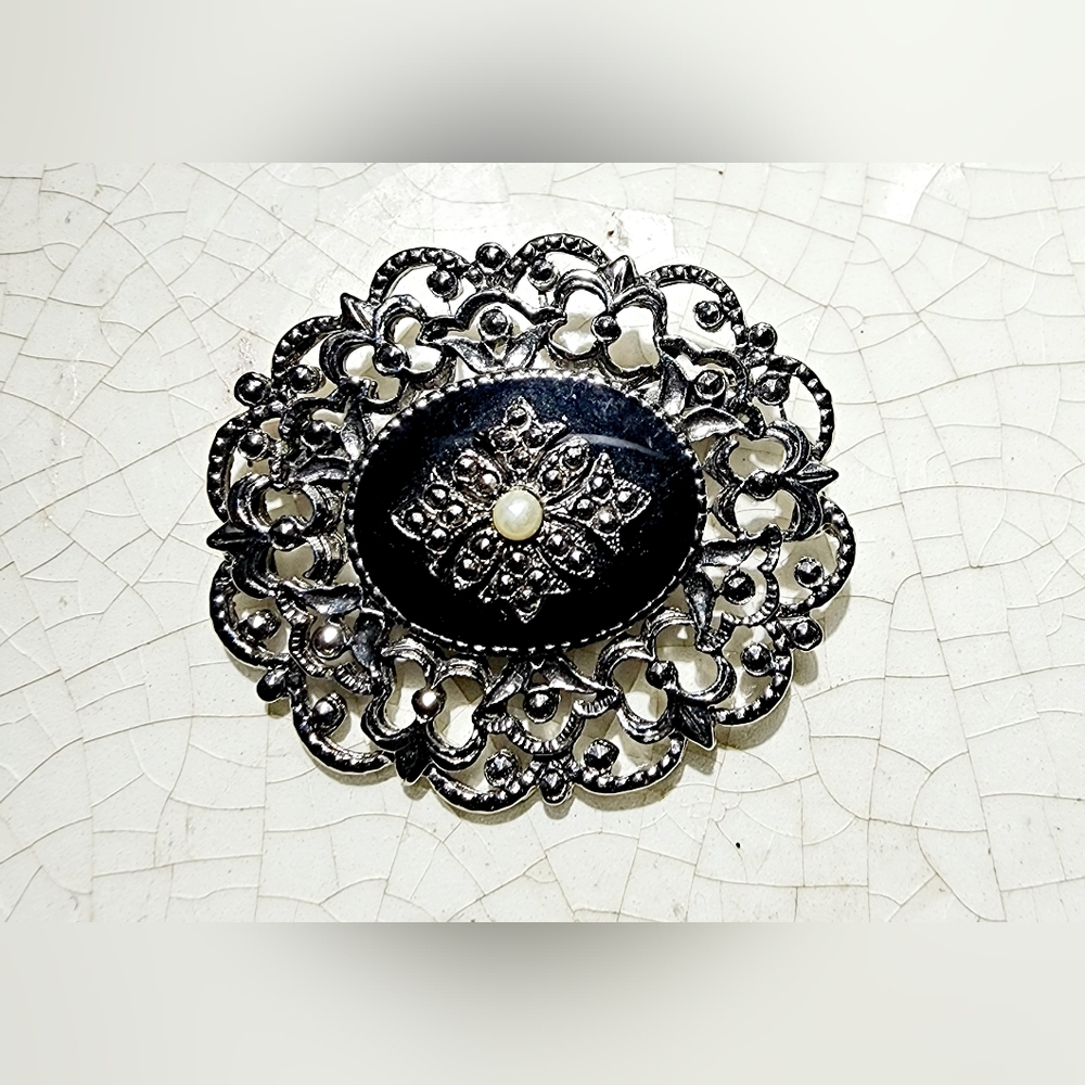 Victorian vintage silver faux onyx tiny pearl center filgree art deco brooch
